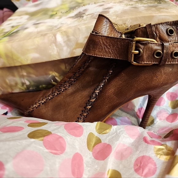 Carlos Leather Ankle Boots size 6.5 made in Brazil (only worn one time) - Picture 10 of 11